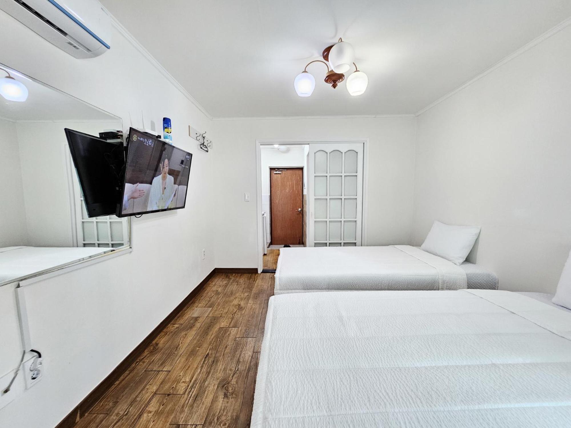 Seongsan Sunrise Pension Согвіпо Екстер'єр фото