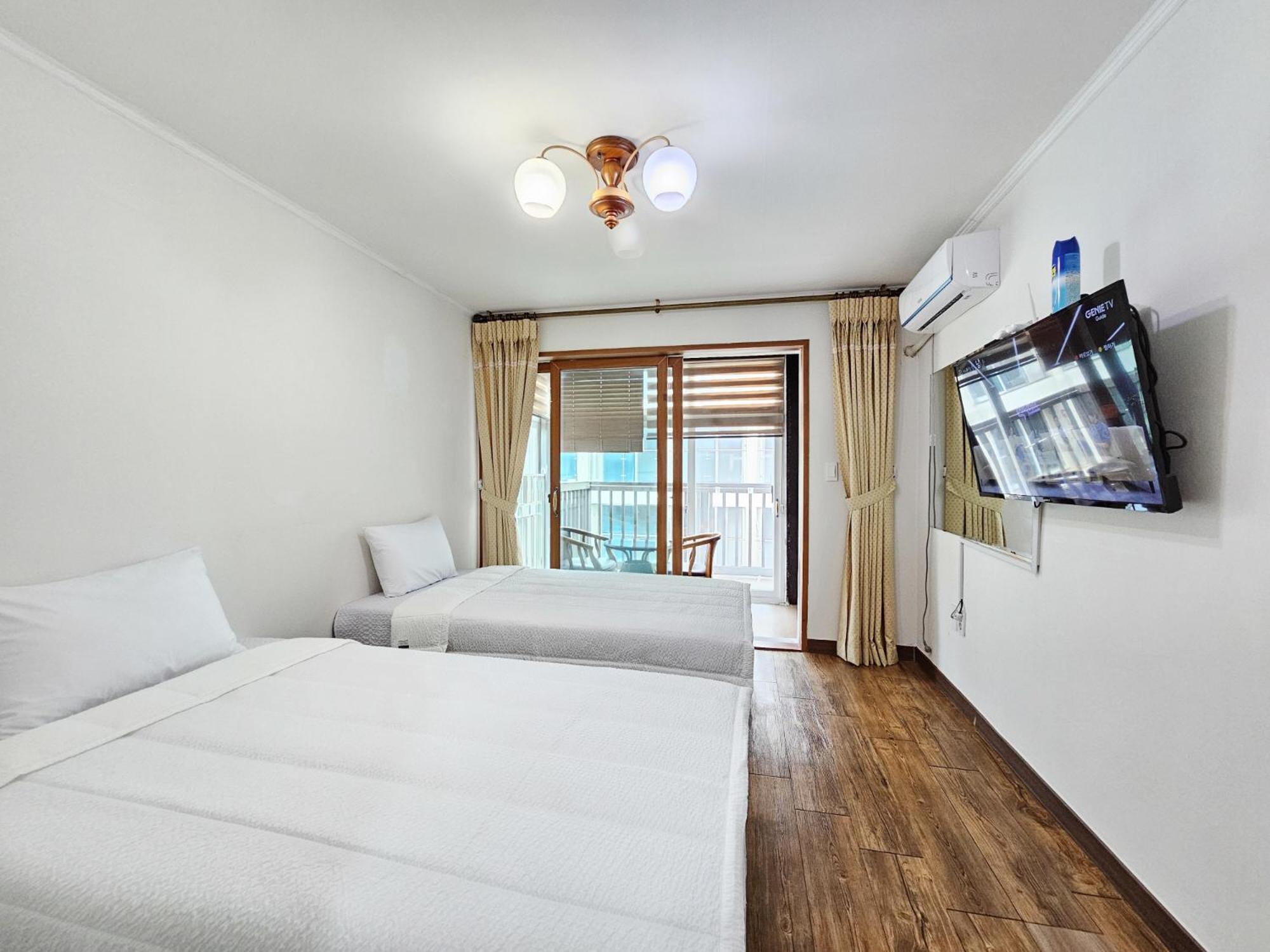 Seongsan Sunrise Pension Согвіпо Екстер'єр фото